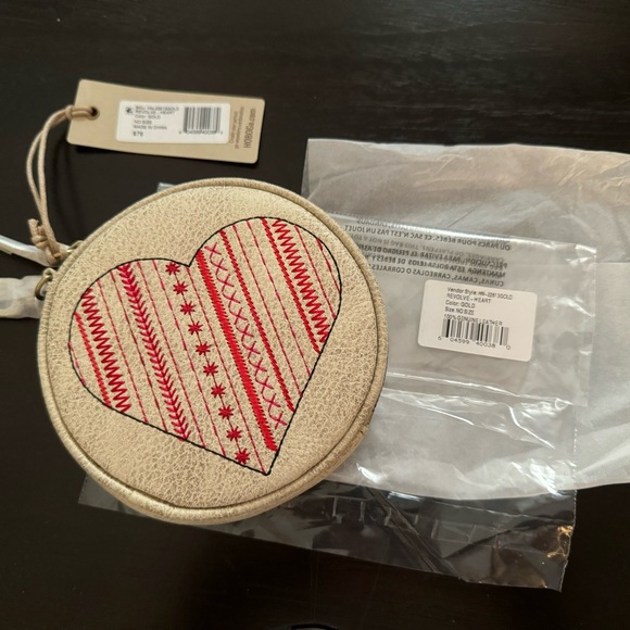 🆕 HOBO REVOLVE Heart Clip Pouch - Picture 2 of 8